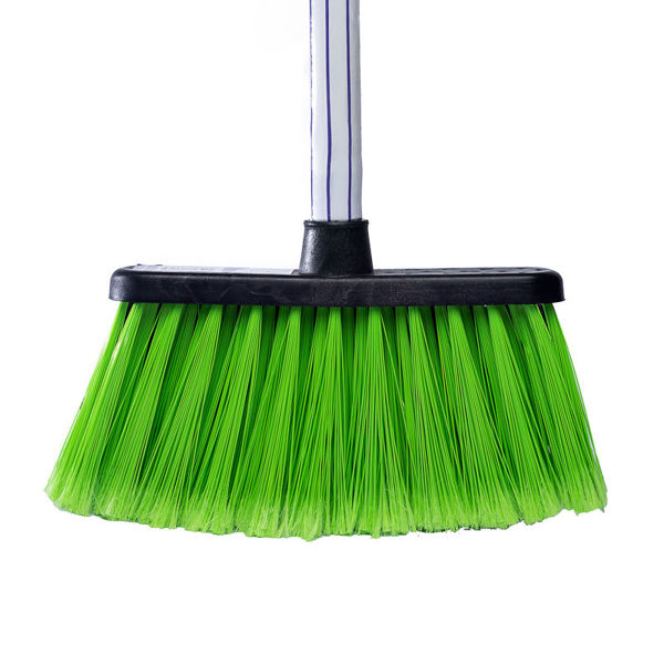Imagen de Escoba para uso exterior con mango de madera,, verde
