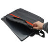 Imagen de Bolso para computadora 15" de poliéster con asas y correa, bolsillo frontal, en bolsa