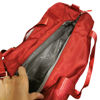 Imagen de Bolso deportivo con asas y correa, bolsillos laterales y enganche para valija, varios colores