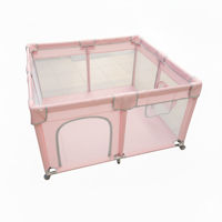 Imagen de Corral para bebé desarmable, con ventosas en las patas, protección en las uniones y cierre lateral, en caja varios colores
